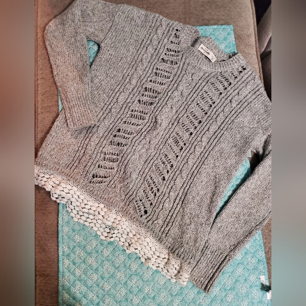 Abercrombie Kids sweater girls size 13/14 Gray